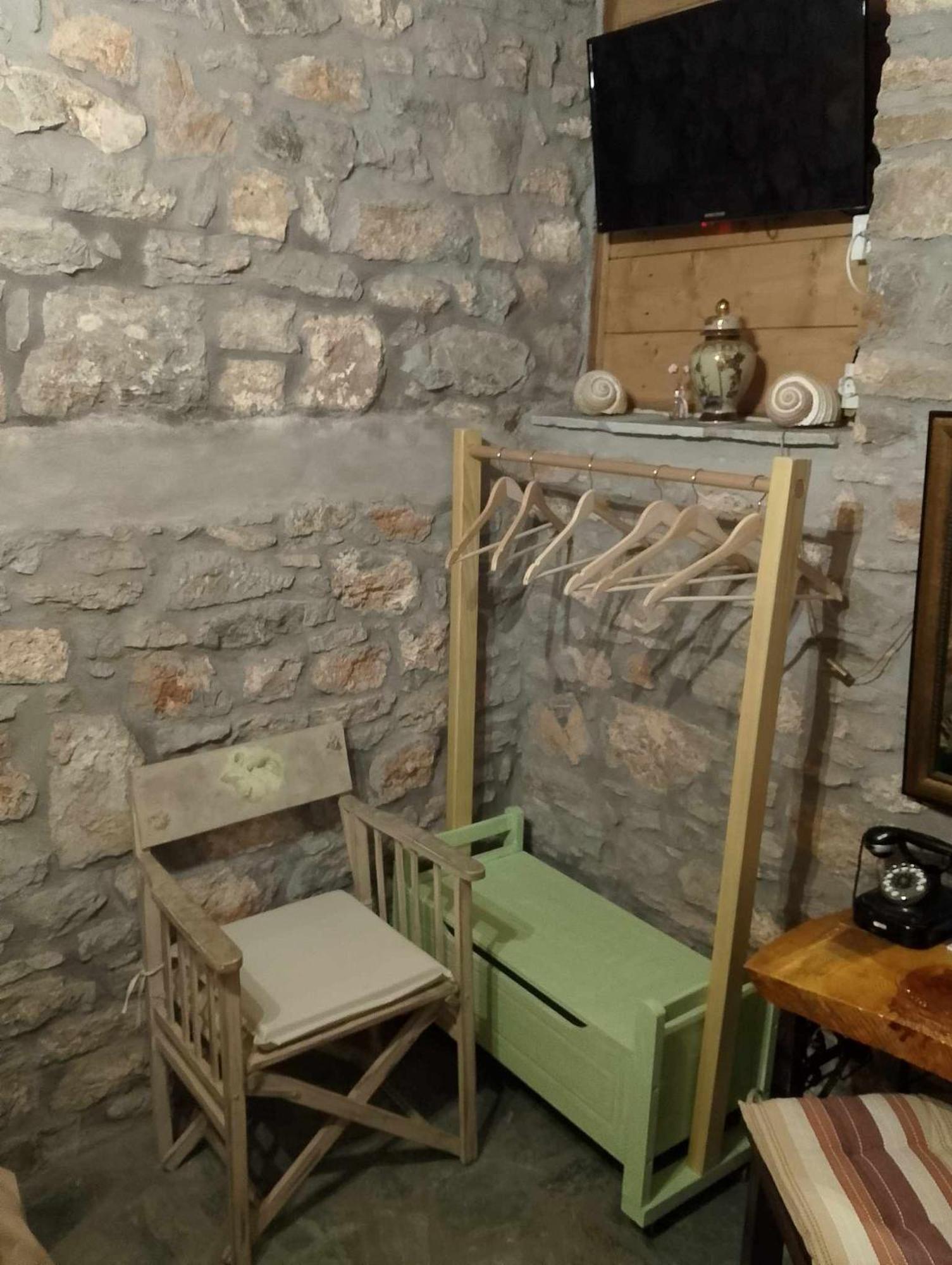 나프팍토스 Αυθεντικό Πετρινο Στην Ναύπακτο 아파트 객실 사진